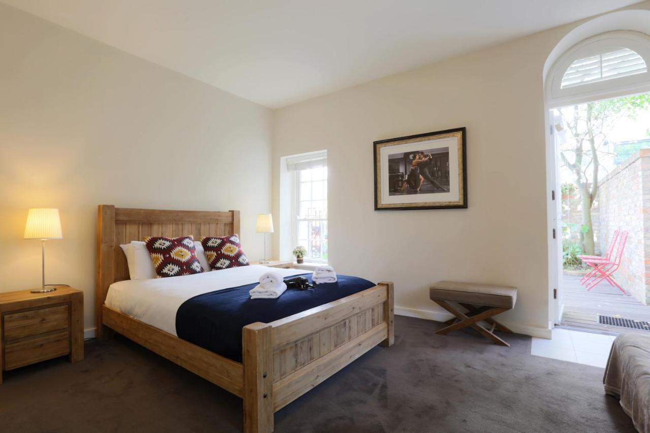 A Luxurious City Centre White Regency Townhouse With Terrace & Patio