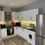 Modern And Spacious City Centre Apartment