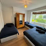 Big Family Room In Room At 2 Iveragh Rd-4