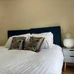 Cozy Pink House Fairview 6 Beds