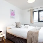 Contemporary 2Br Flat In Dublin\'S Cultural Hub