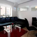 Wolf Tone Street Aparthotel