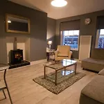 Temple Street Aparthotel