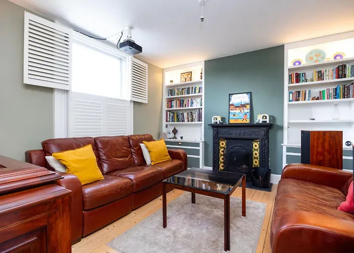 Charming Victorian 3Bd Townhouse With Free Parking