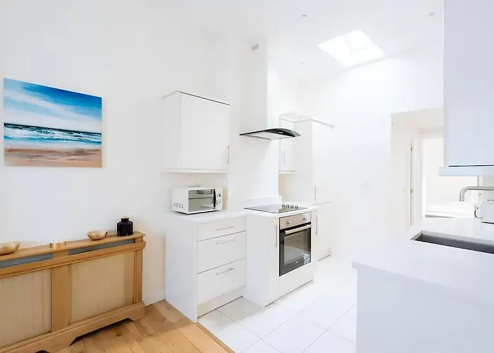 Lovely 2Bd Cottage In Citycenter