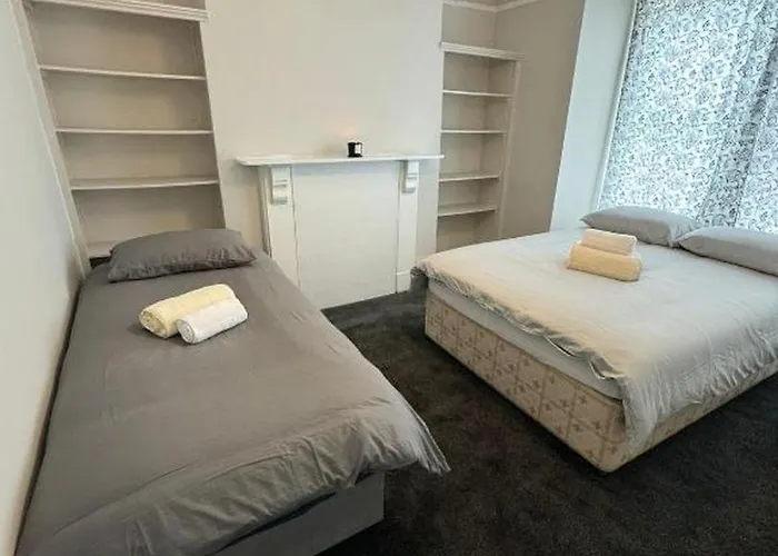Superb Triple Room Near Croke Park - 4