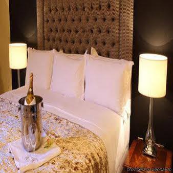Townhouse On The 4* Dublin