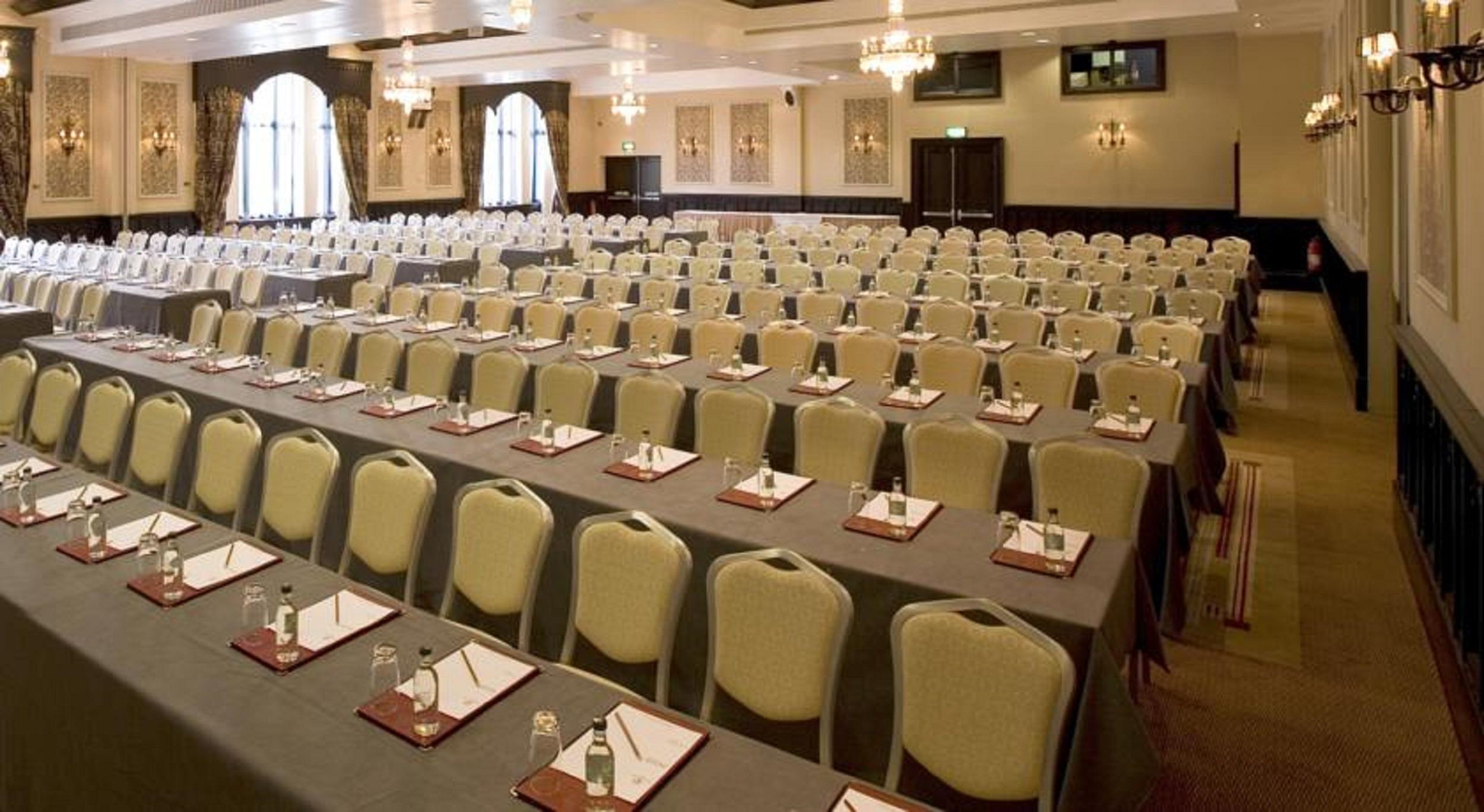 Clontarf Castle Hotel 4*