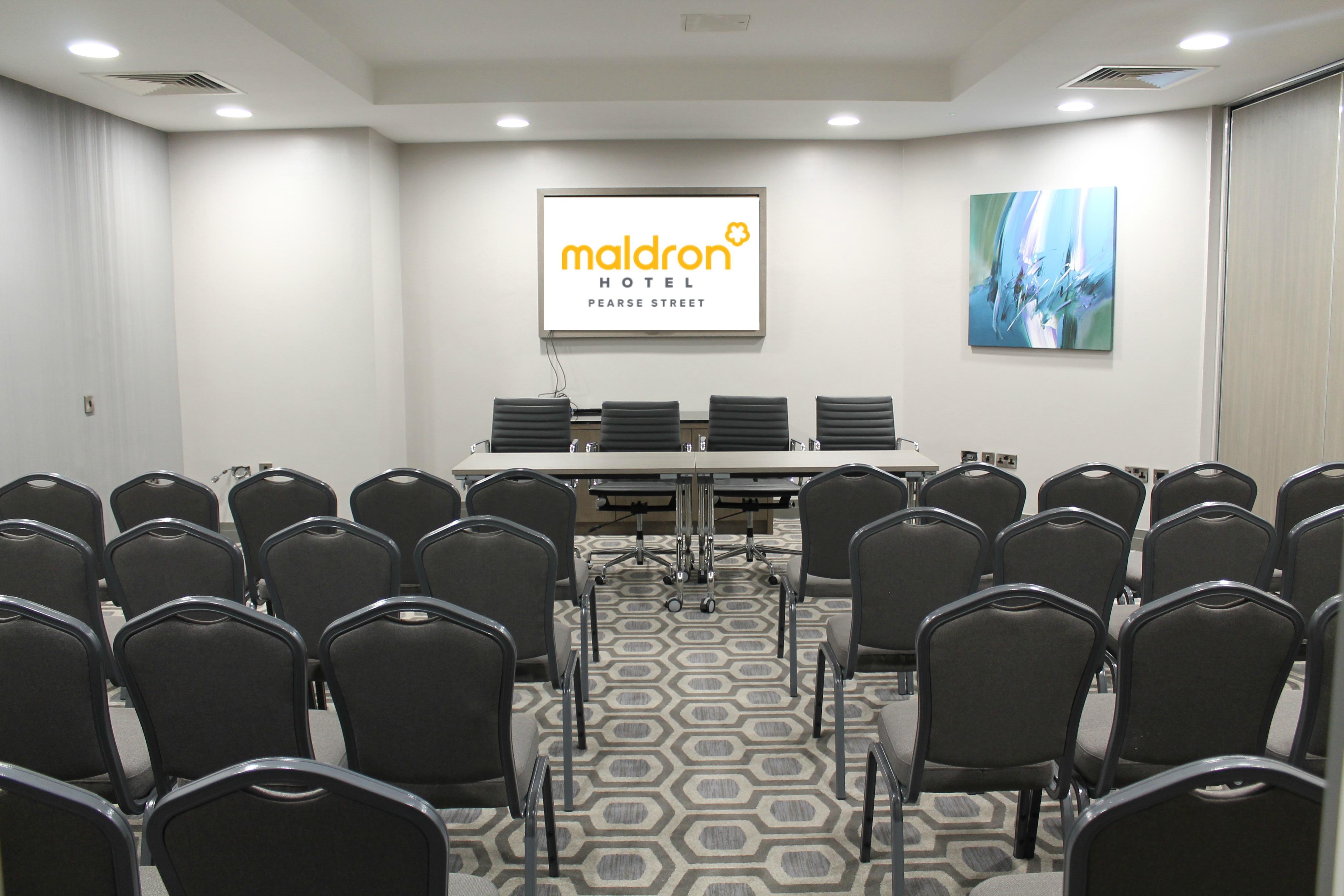 Maldron Pearse Street Hotel 4*