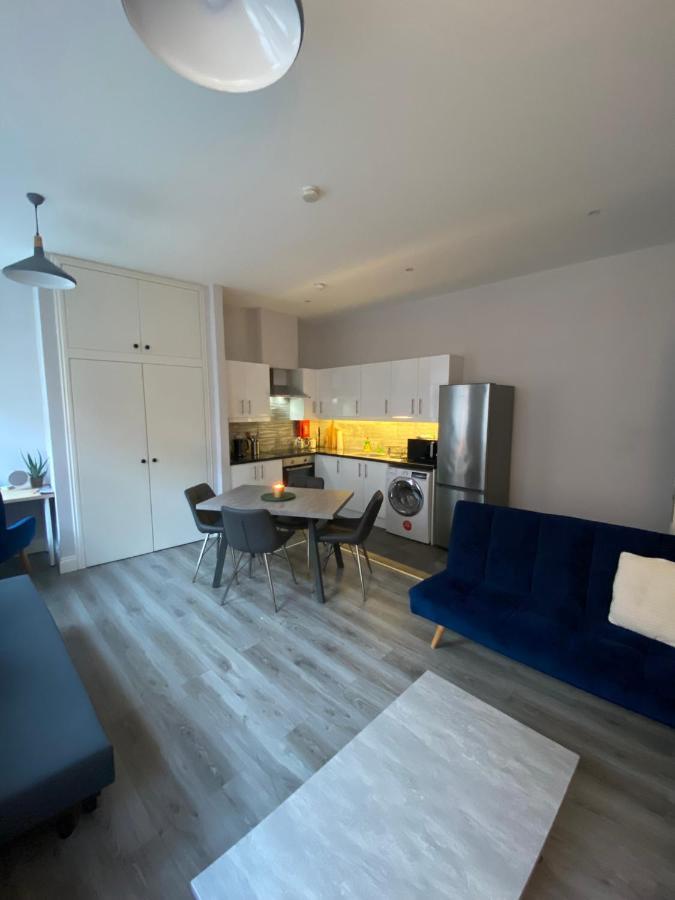 Modern And Spacious City Centre *