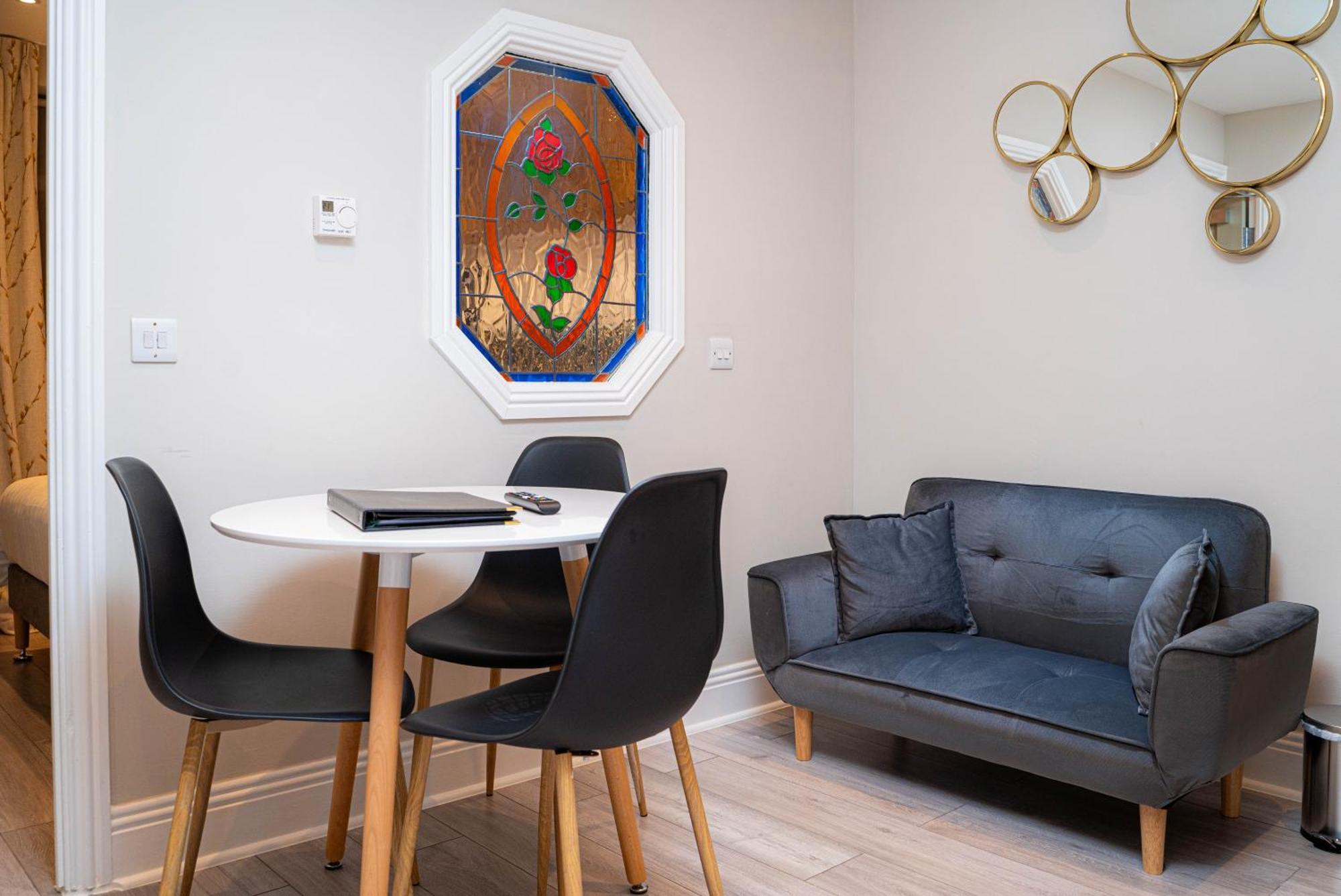 Warner's Collection Apartment
