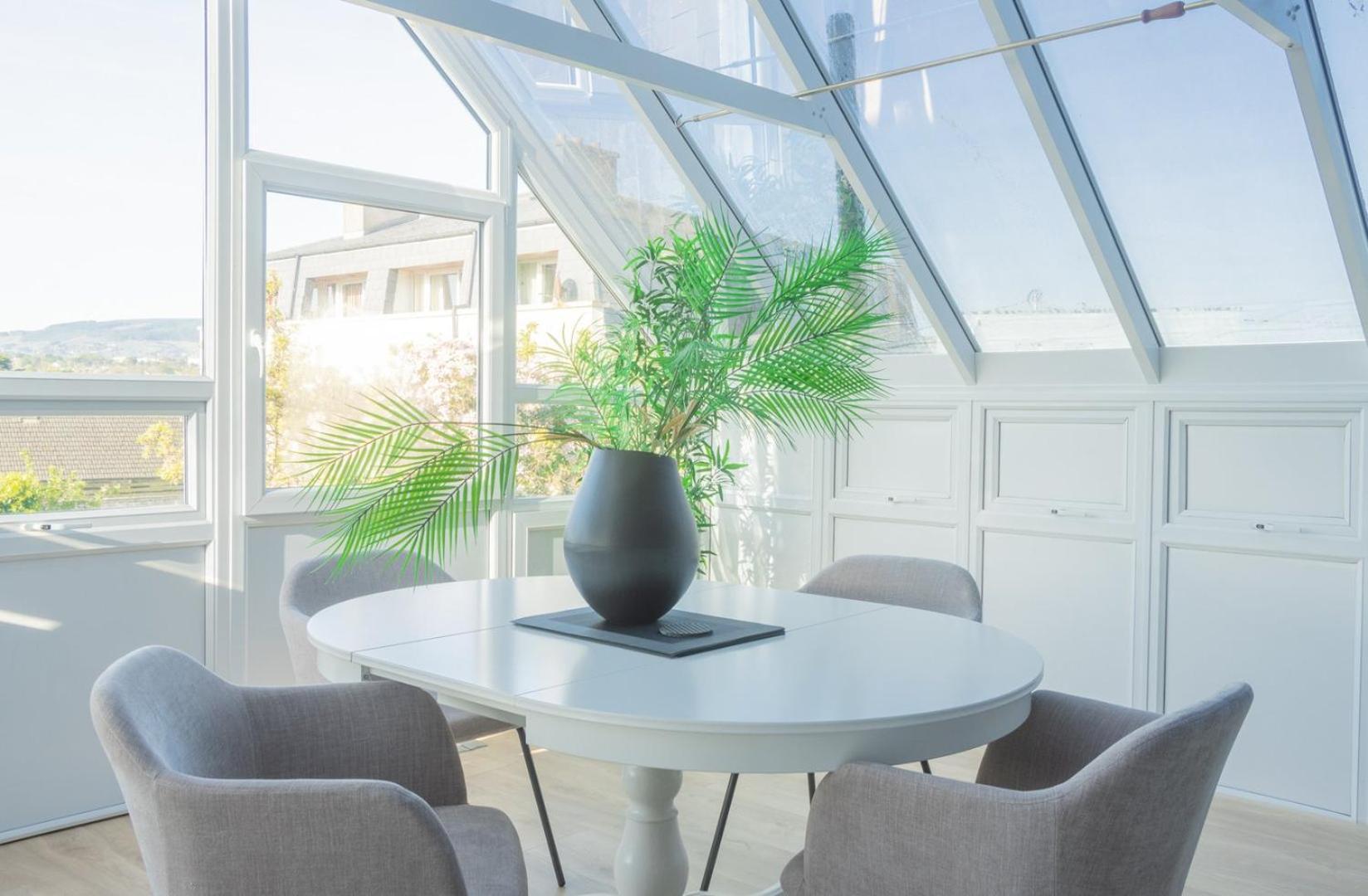 Guestready - Modernised In Monkstown Gasthuis *