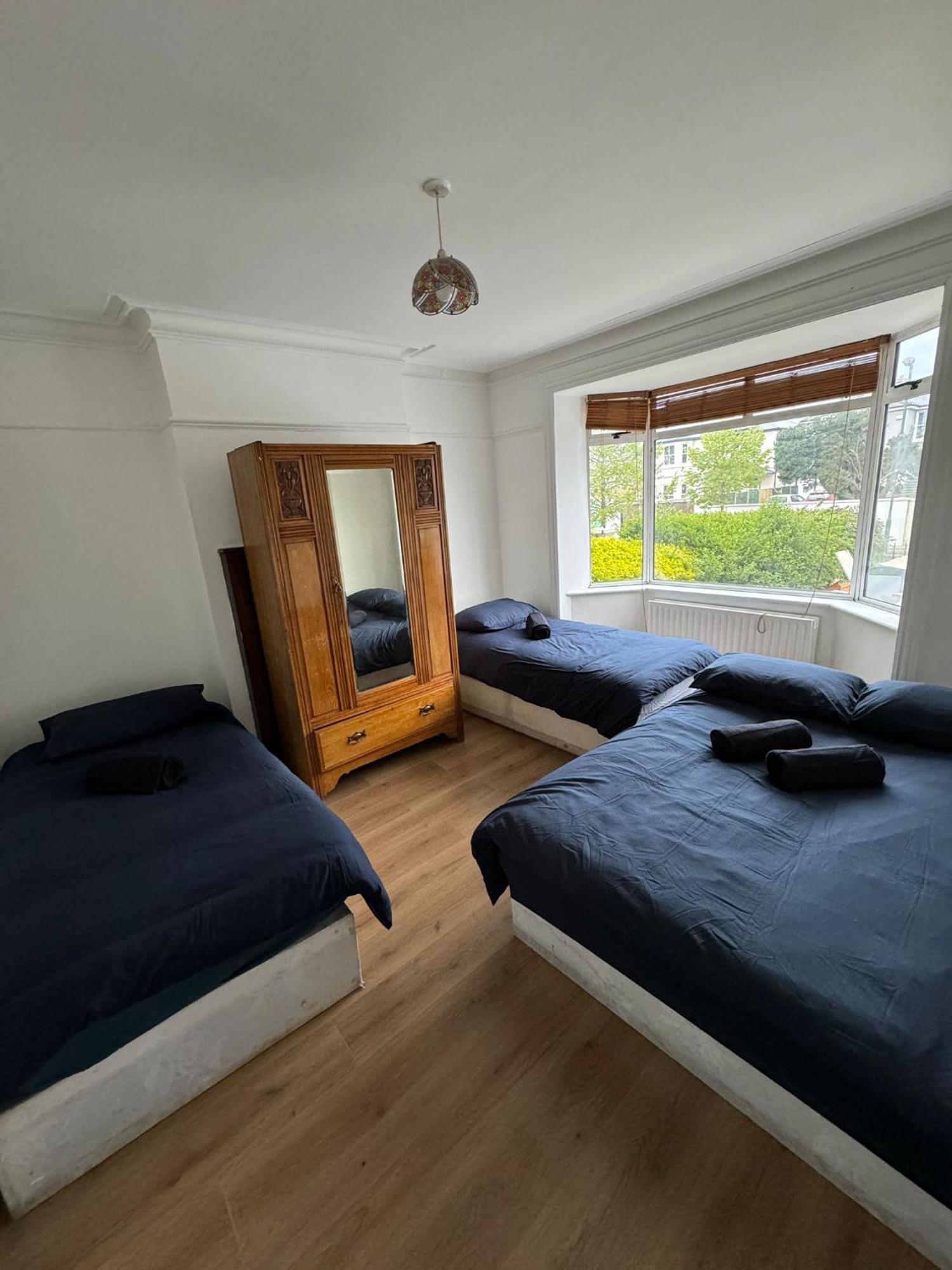 Big Family In At 2 Iveragh Rd-4 Guest house Dublin