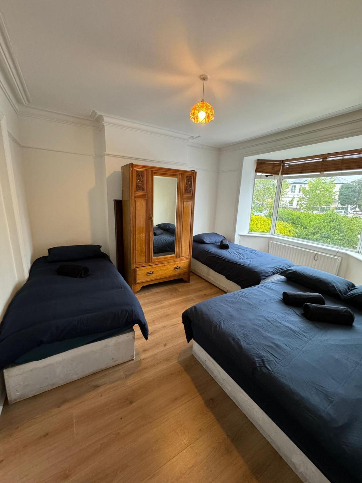 Big Family In At 2 Iveragh Rd-4 * Dublin