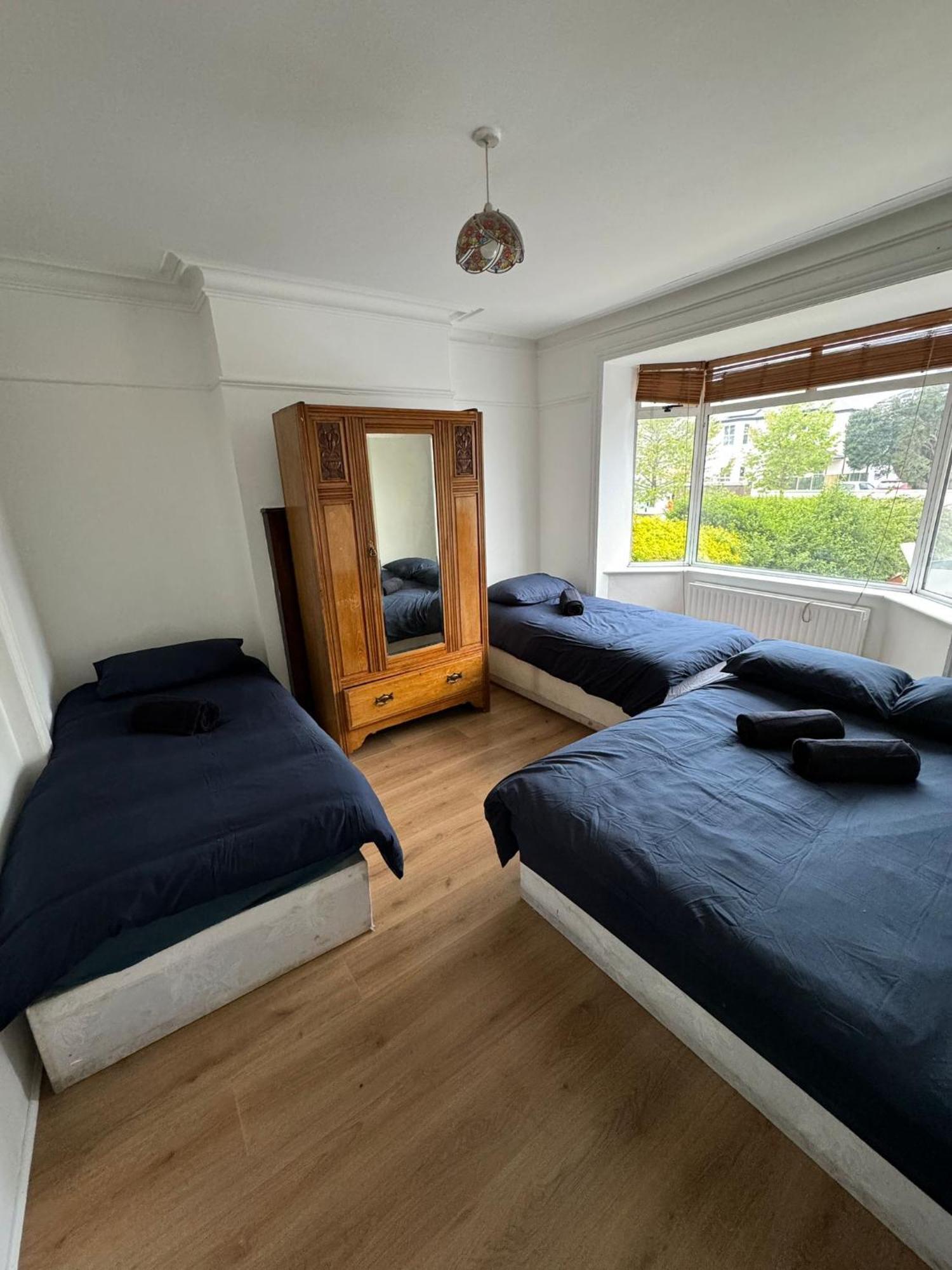 Big Family In At 2 Iveragh Rd-4 * Dublin