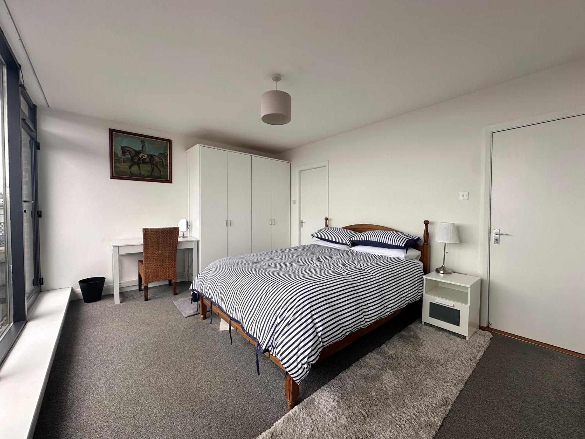 Grand Canal Dock Homestay Dublin