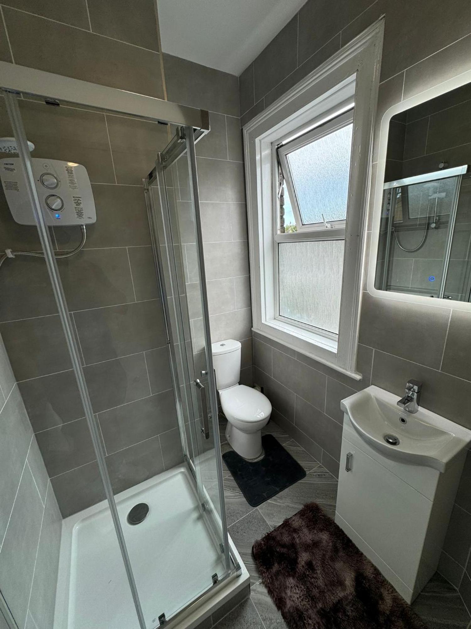 Superb Triple Room Near Croke Park - 4 Guest house
