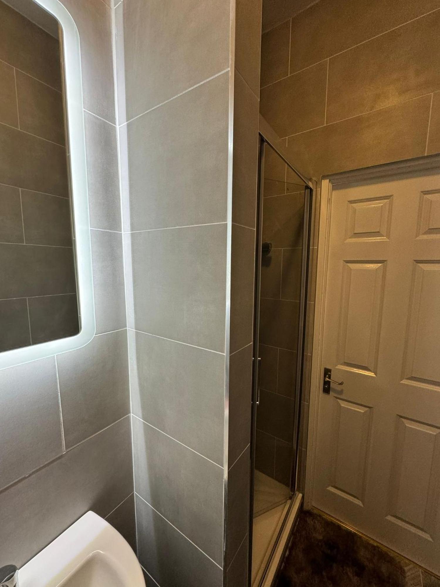 Superb Triple Room Near Croke Park - 4 Guest house *