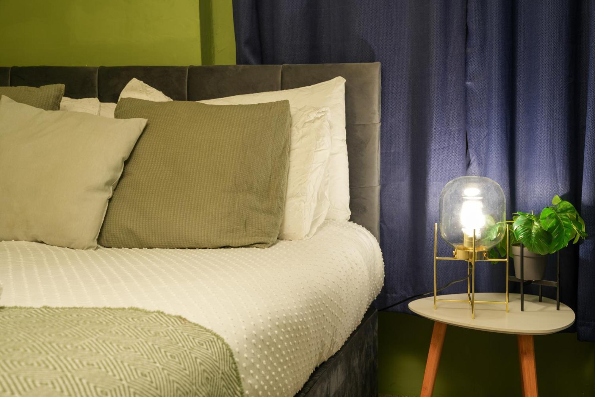 Service Apartment *