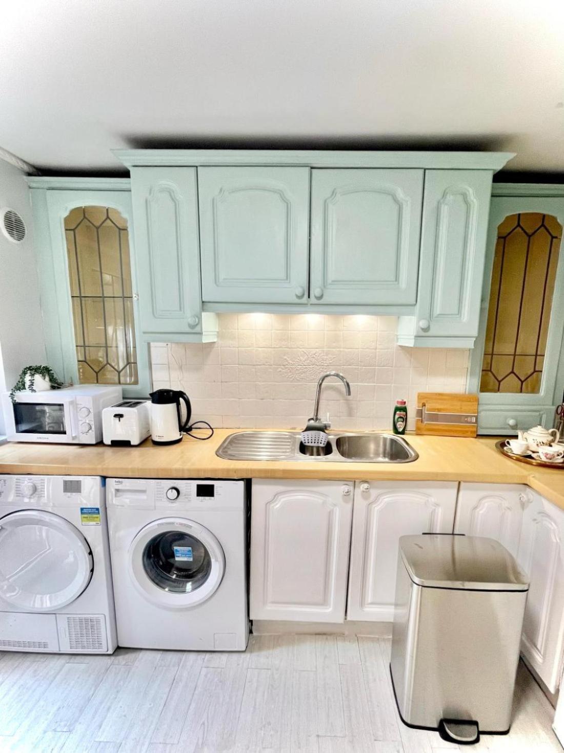 In House - 1-spacious Modern Duplex 2b2b Guest house