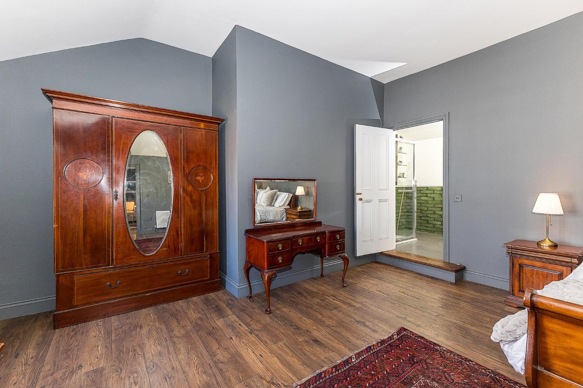 Ulster Apartment, 7 Henrietta Street, Centre