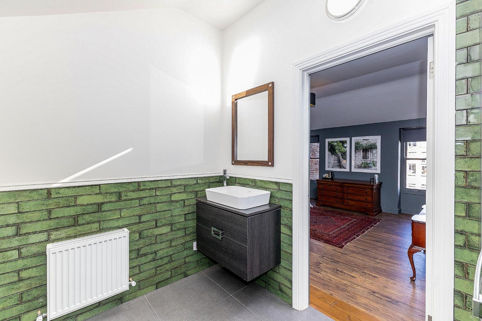 Ulster Apartment, 7 Henrietta Street, Centre Apartment *