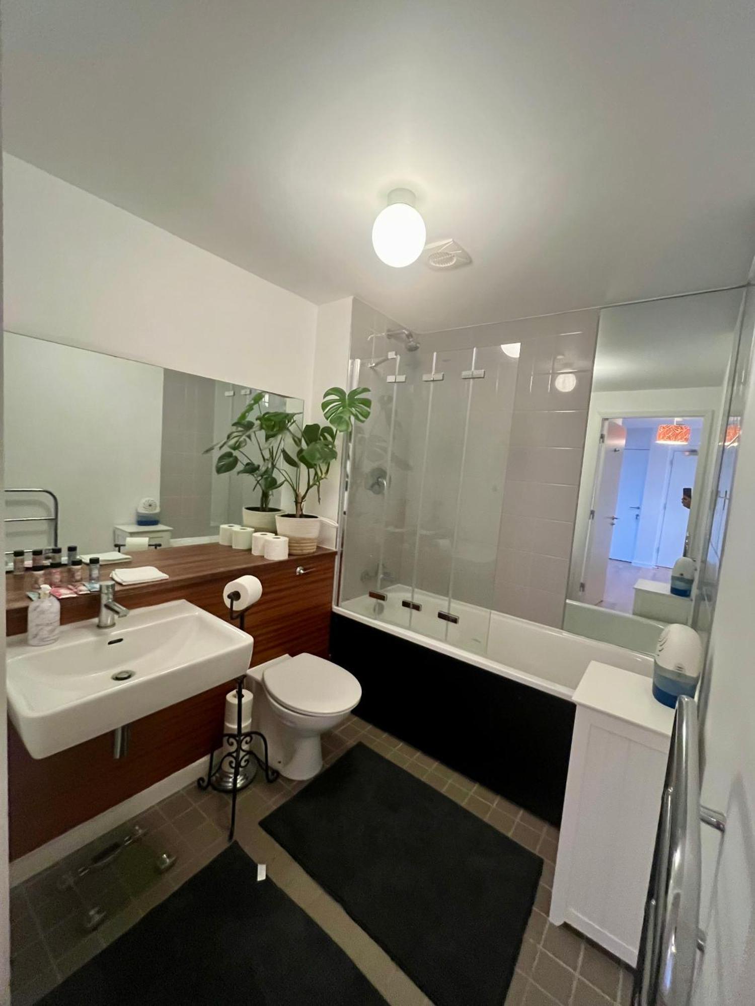 Privatunterkunft Luxurious Entire With Grand Living Space And Panoramic Balcony Views Dublin