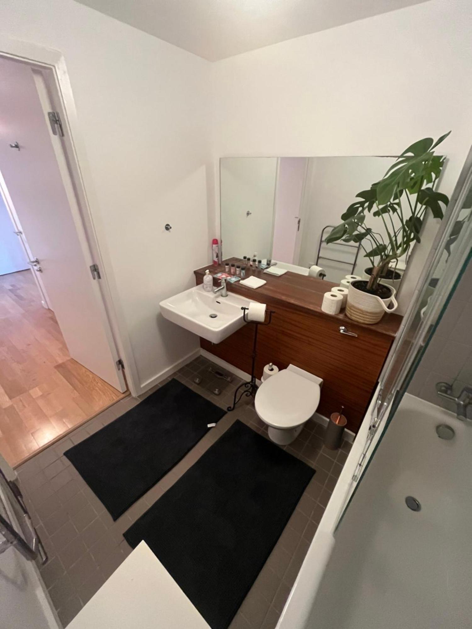 Luxurious Entire With Grand Living Space And Panoramic Balcony Views Privatunterkunft Dublin