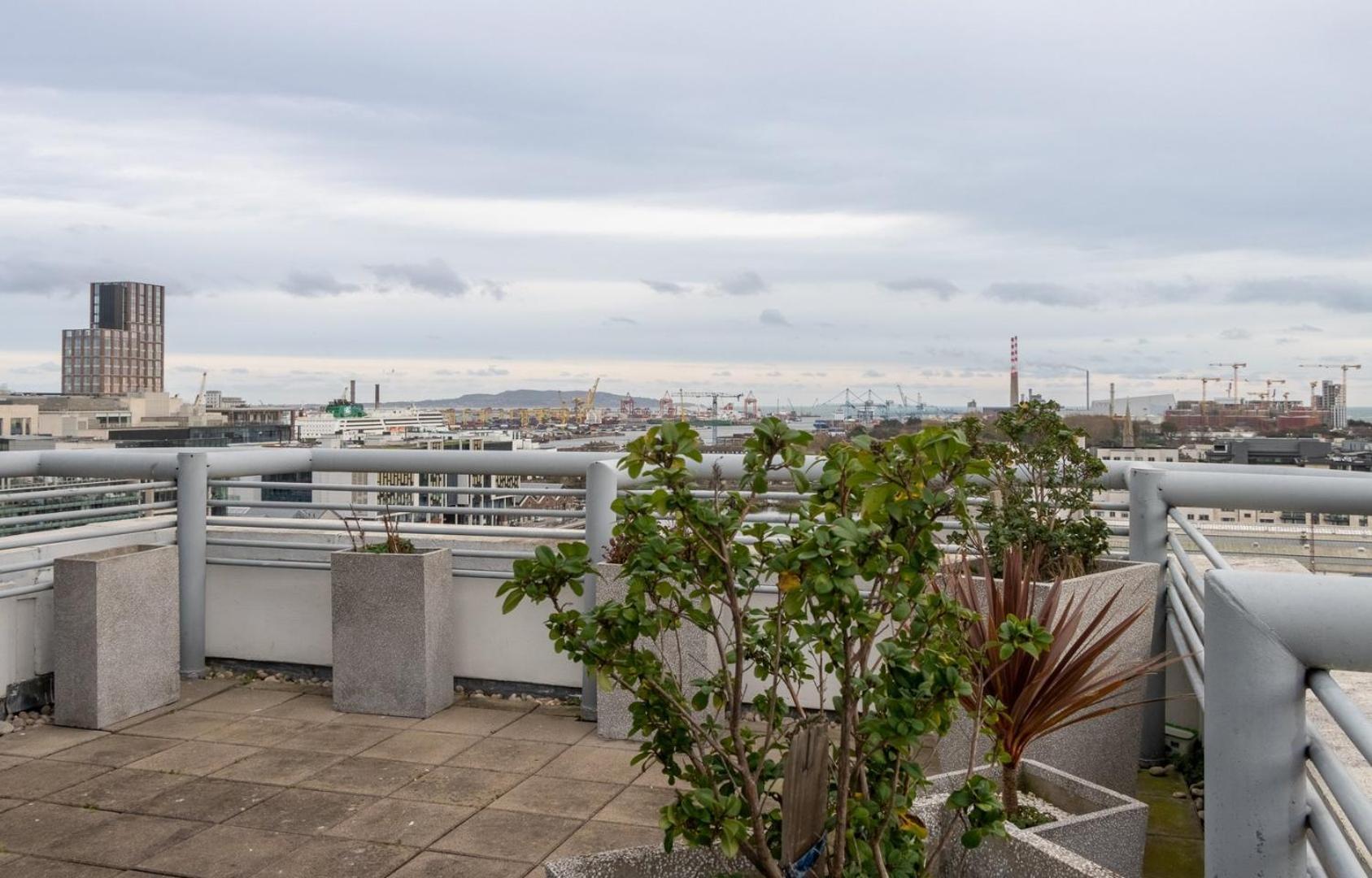 Guestready - Enchanting Views From Millenium Tower Apartment