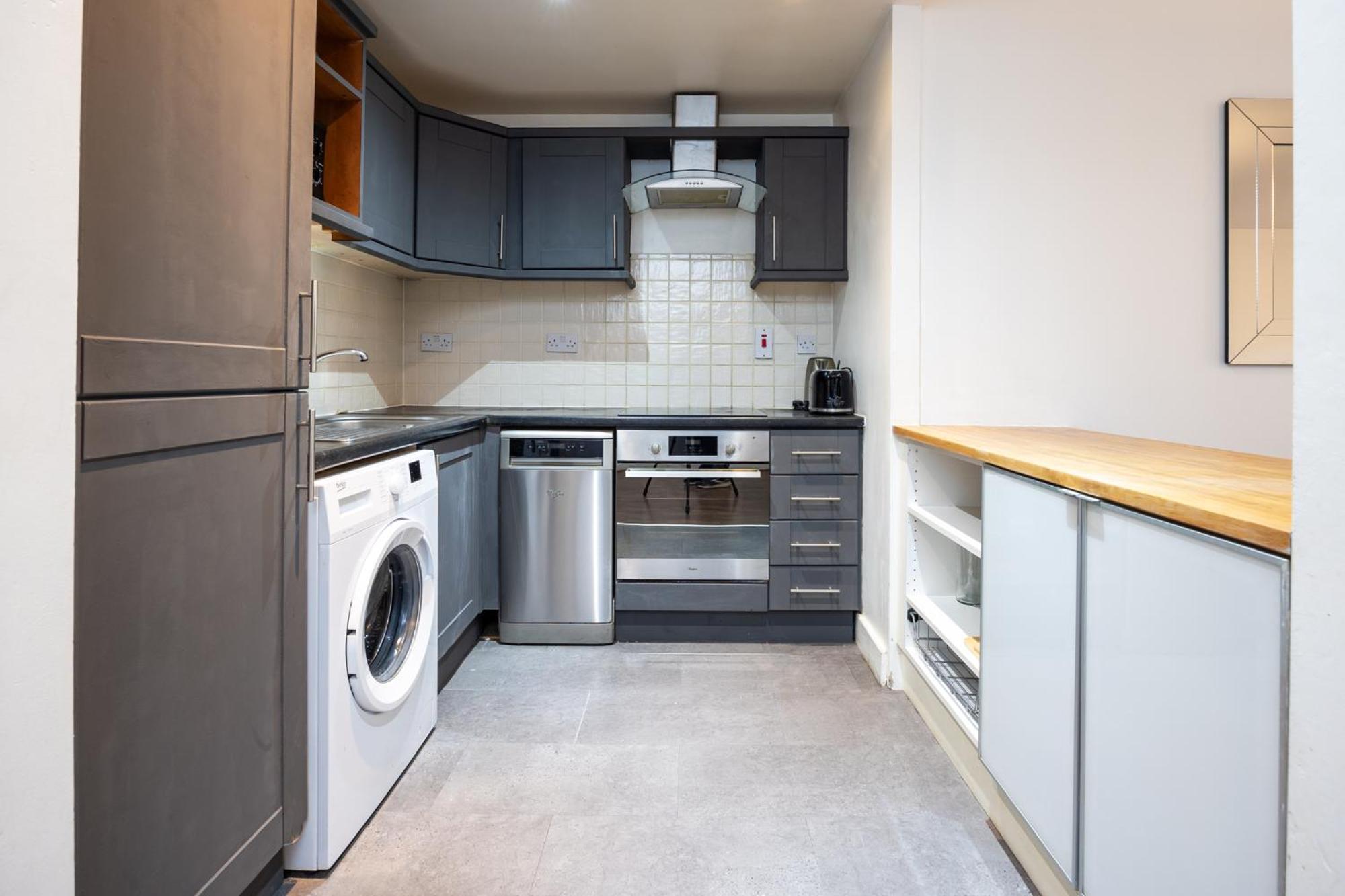 Contemporary 2br Flat In Dublin's Cultural Hub