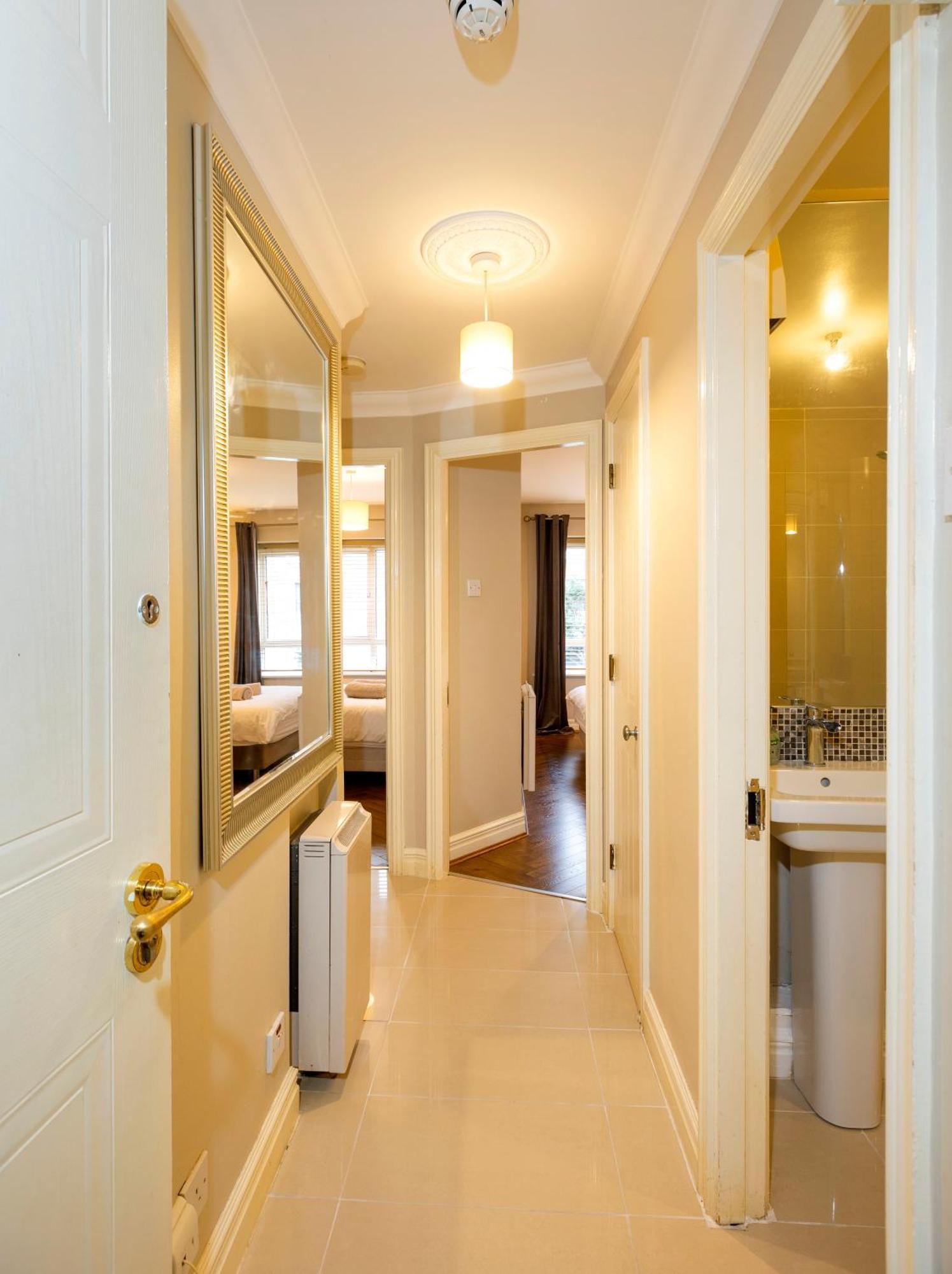 The Picasso - Trendy 2 Bd Ap- 4 - Super Fast Wifi Appartement
