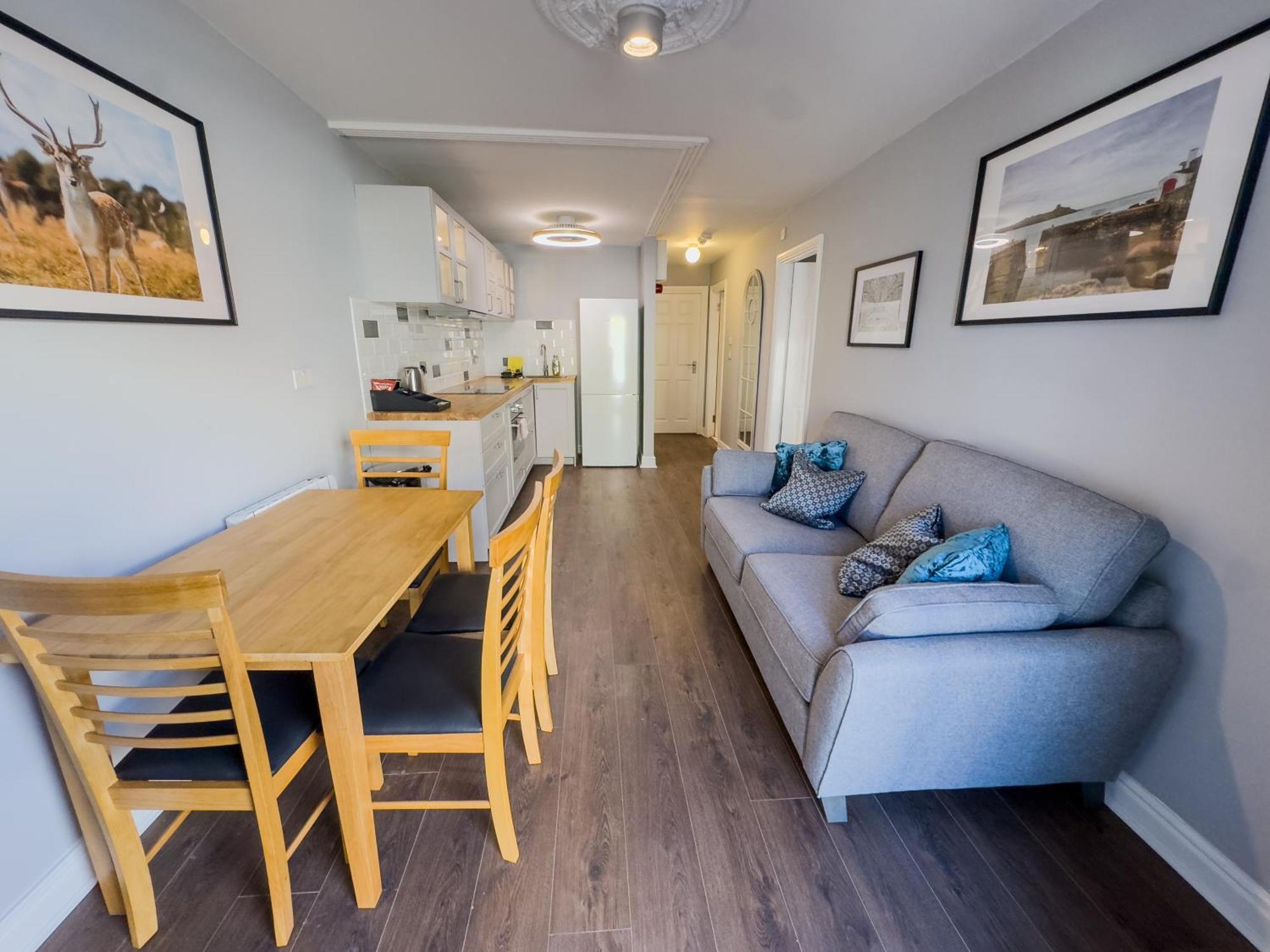 Apartment Molloys *