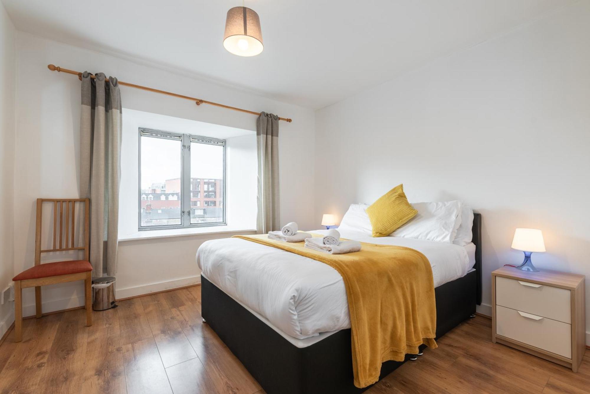 Spacious 3-bed In Center Appartement *