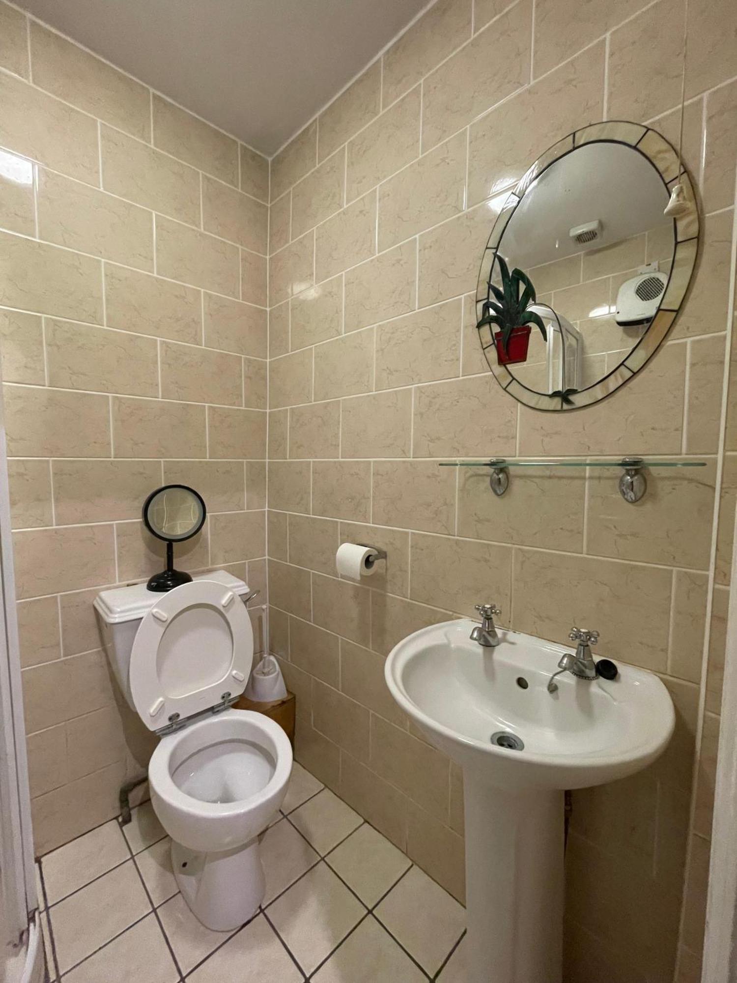 Superb Double Near Airport - 3 Dublin