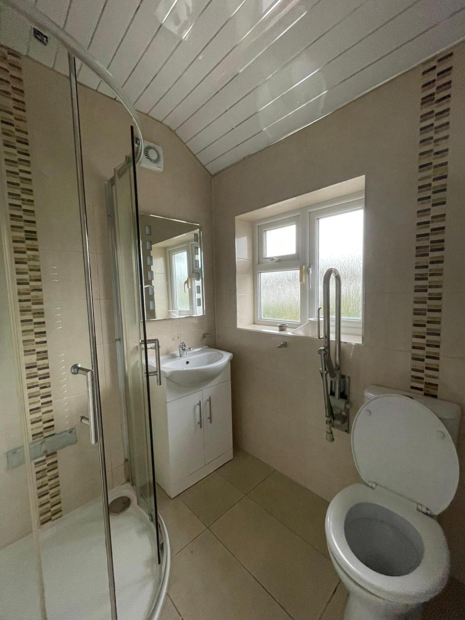 Superb Double Near Airport - 3 Guest house *