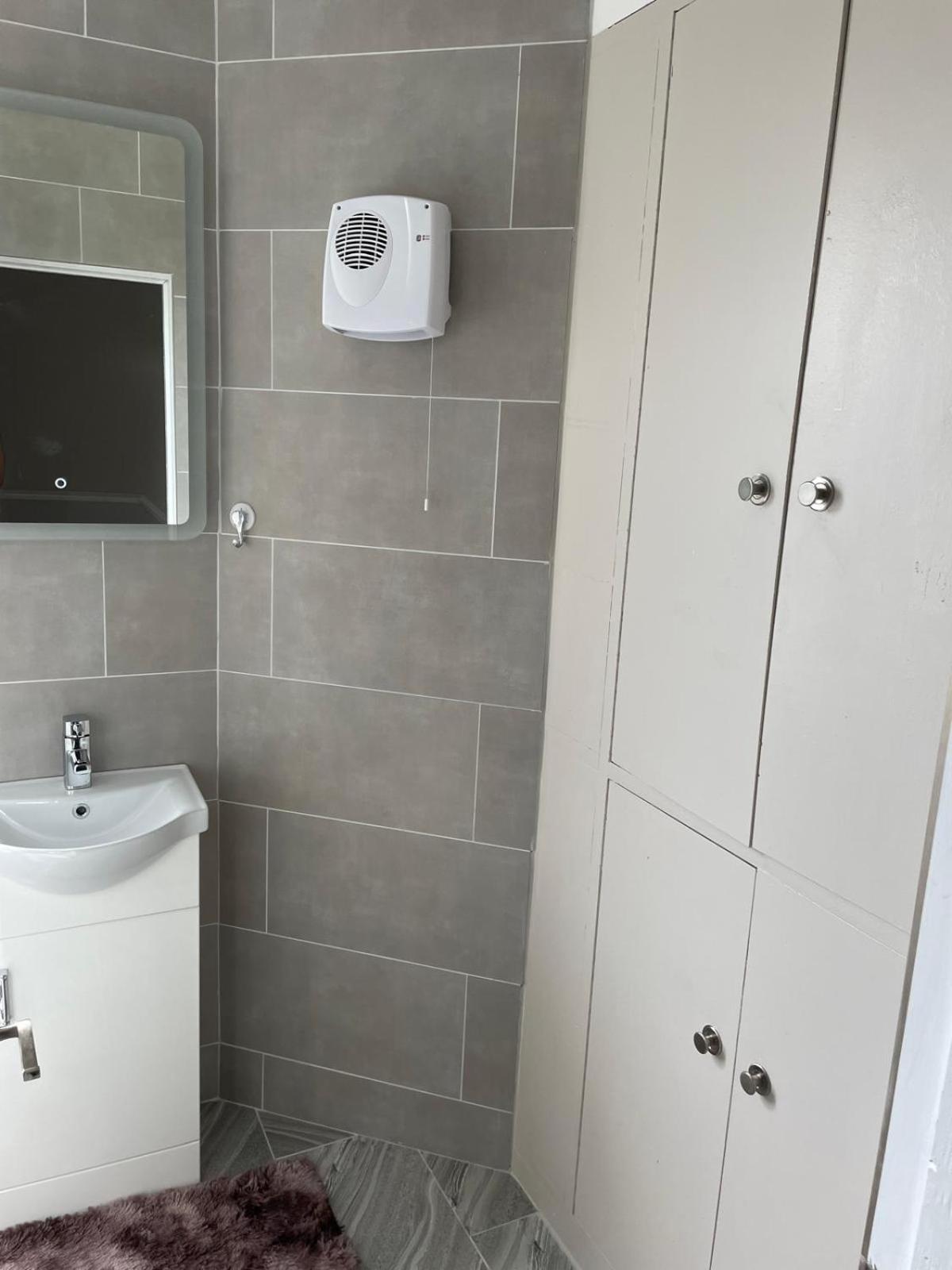 Superb Triple Room Near Croke Park - 4 Guest house Dublin