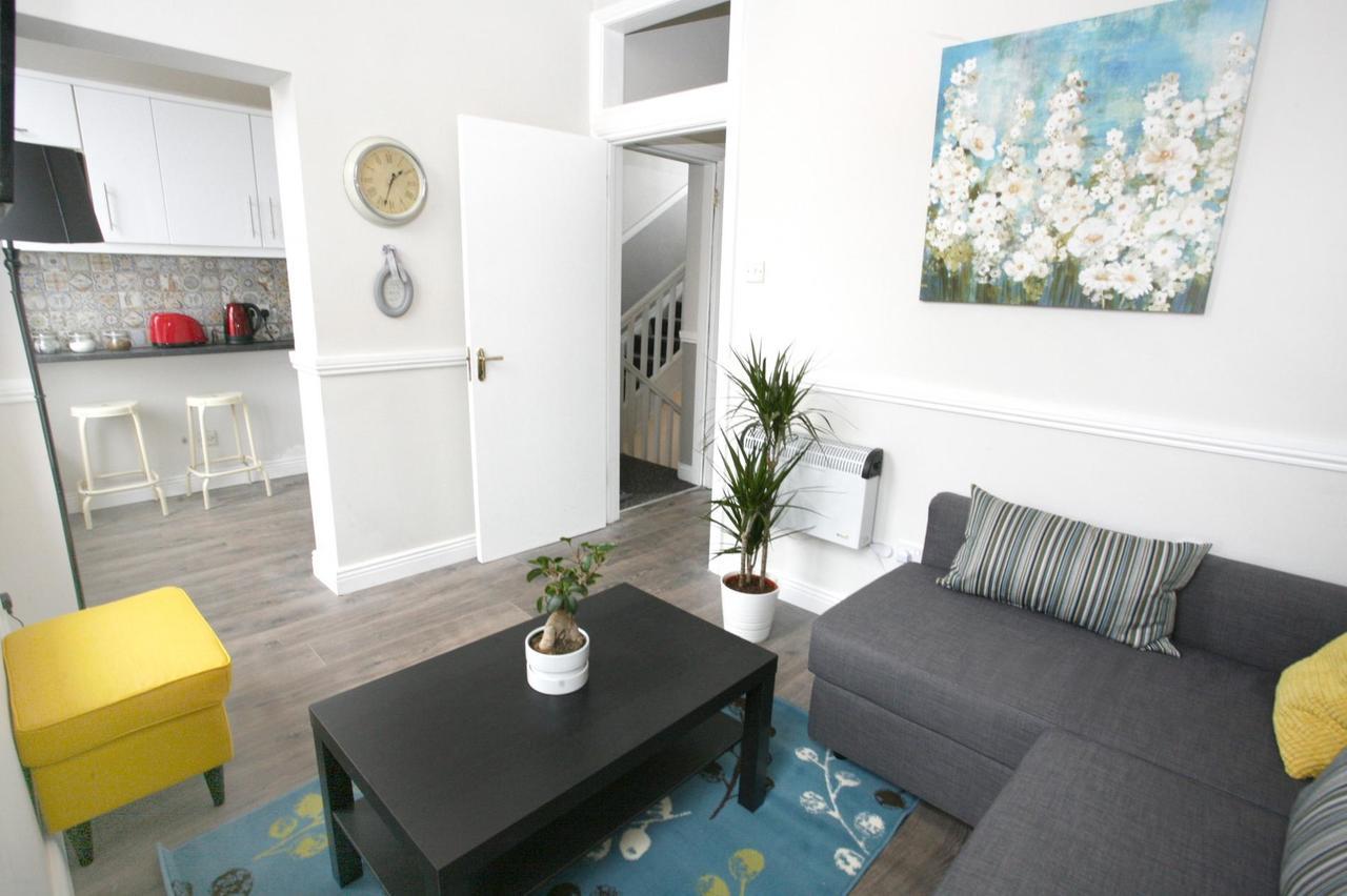 Amiens Street - 4 *