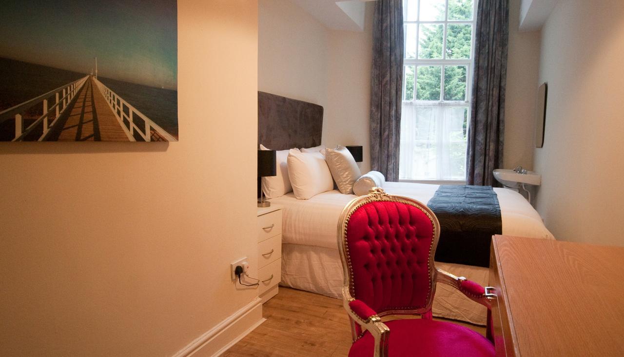 Temple Street Aparthotel