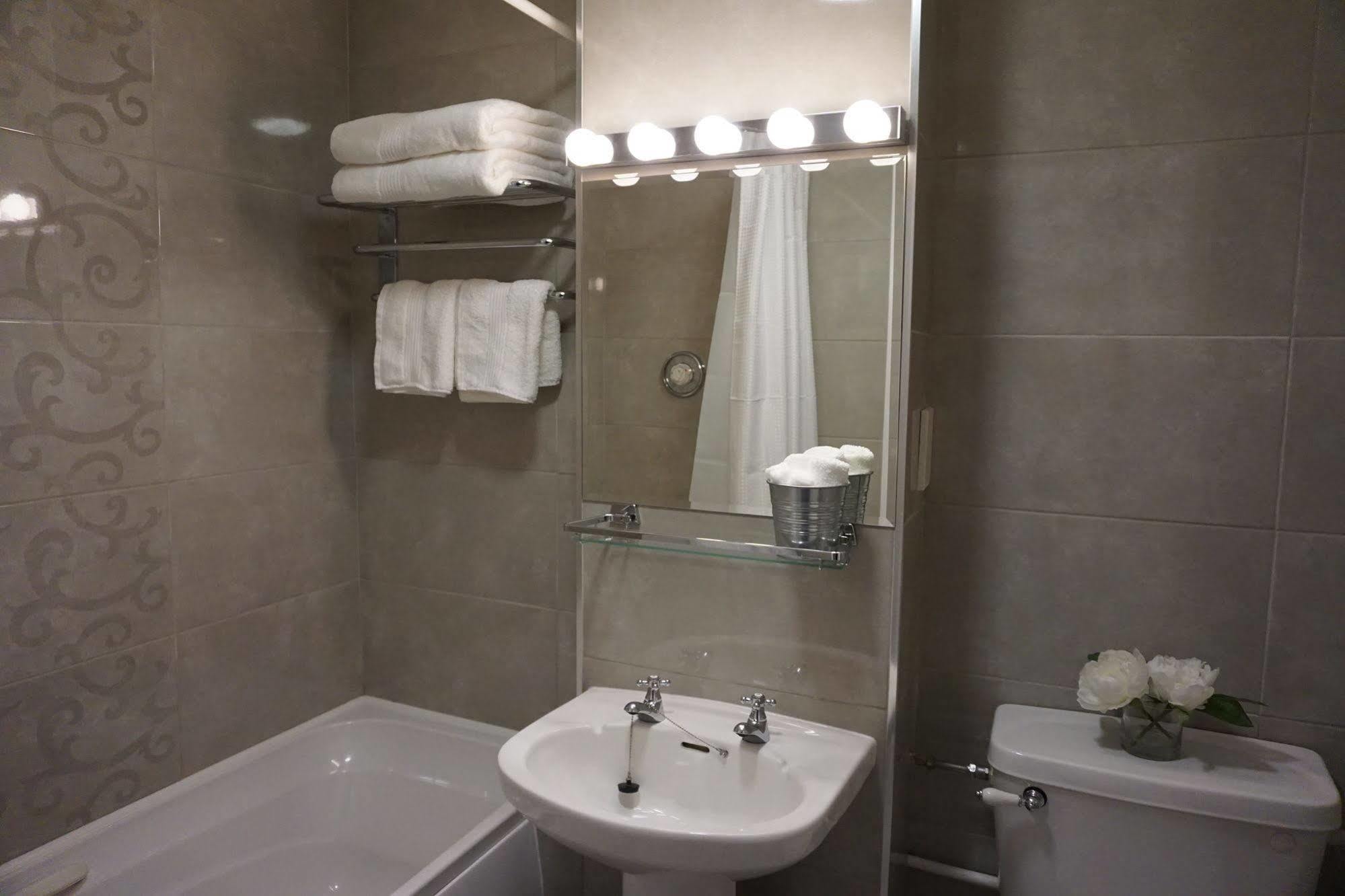 Hotel Abbey 2*