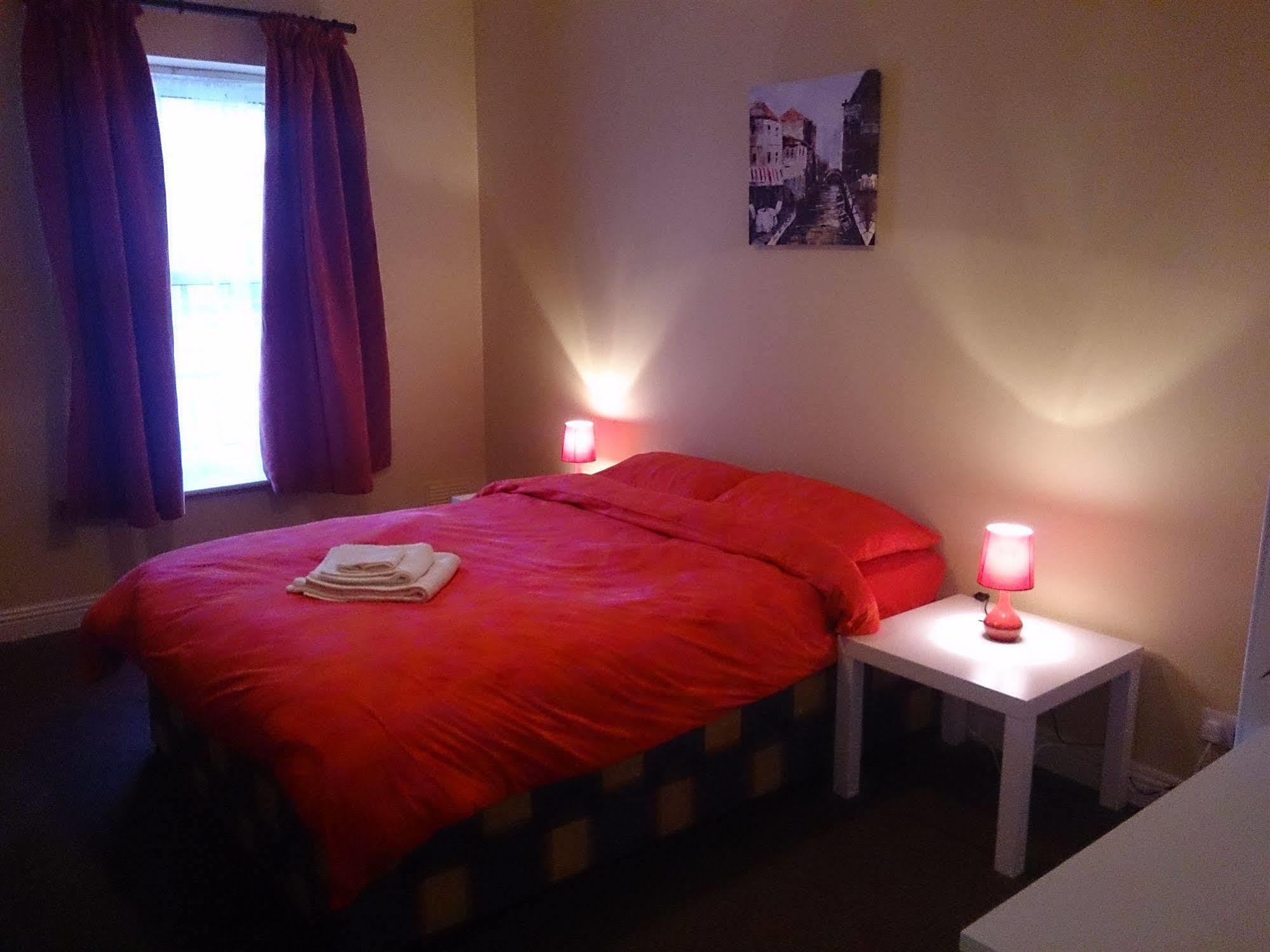 Custom Hall Holiday Hotel