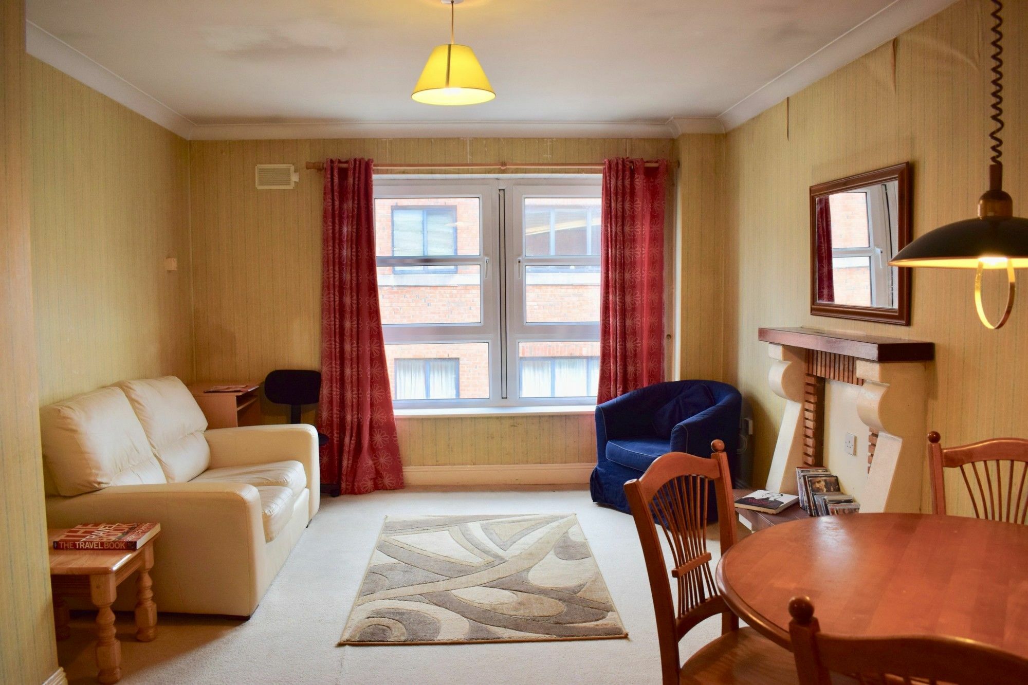 Centre 1 Bedroom Apartment *