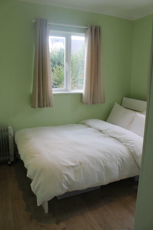 Sallymount Avenue House *