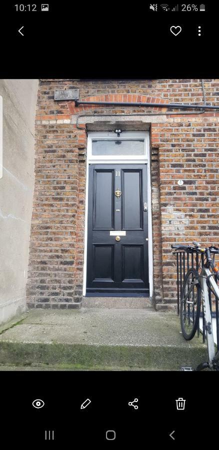 Sallymount Avenue House *