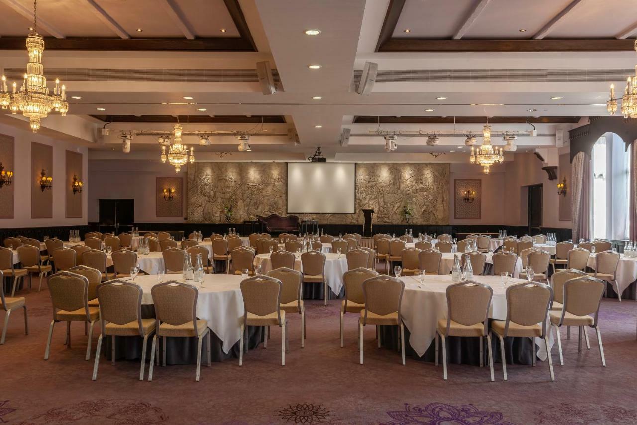 Clontarf Castle Hotel 4*