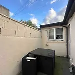 Private Cosy Studio - A1 Location