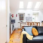 Beautiful Cottage Central Location Fast Wifi N Tv