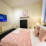Temple Bar Central Apartment