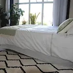 Cosy Flat Located On Town