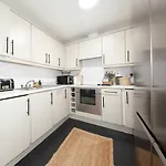 Exquisite And Modern 2Bed Apartment In City Centre