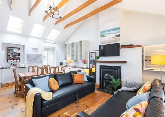 Beautiful Cottage Central Location Fast Wifi N Tv